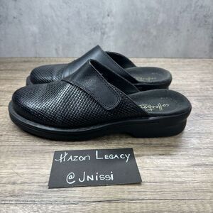 Clarks~Women's~”Patty Tayna”~Black Leather Textured Vamp Mules~Size 7